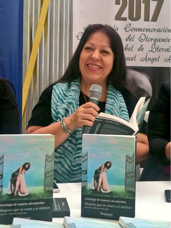 Feminista Guisela López presenta un libro.