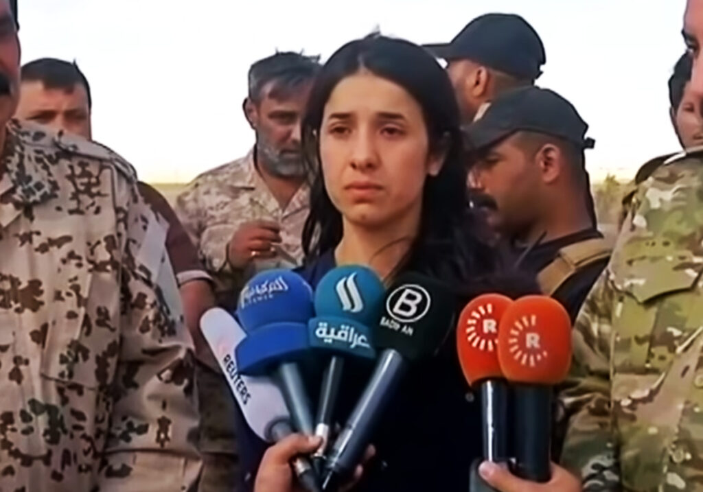 Nadia Murad al volver a su pueblo, tres años después de ser secuestrada por el ISIS (Estado Islámico). 
