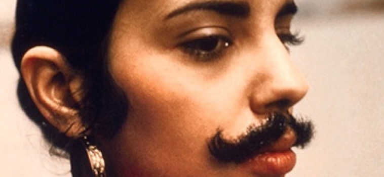 Mujer con bigotes.