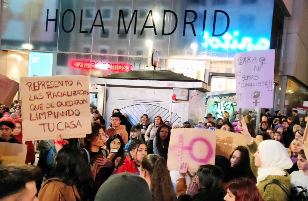 Hola Madrid. Escena de marcha feminista. Foto: Francis Sánchez.
