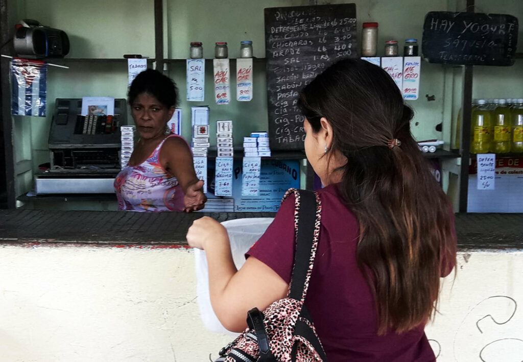 Bodega en Cuba. Foto de Ileana Alvarez.