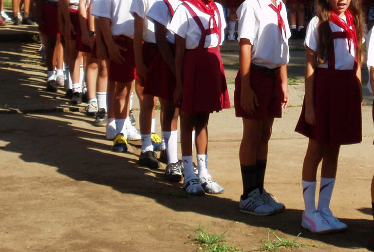 Escolares formados en Cuba. Foto: Alberto Consuegra.