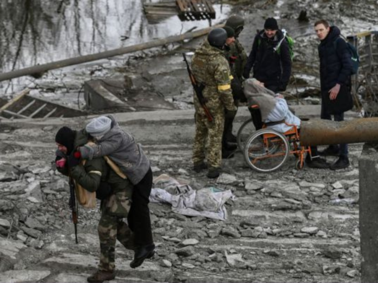 Rusia bombardea un hospital materno en Ucrania