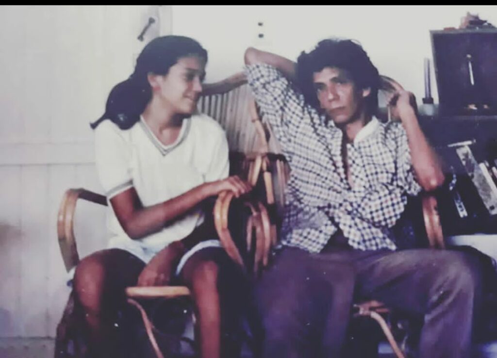 Luz Escobar, con su padre, el periodista Reinaldo Escobar, fundador, junto a Yoani Sánchez, del diario 14ymedio.