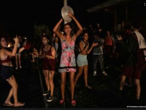 mujeres protestan en Cuba con cazuelas