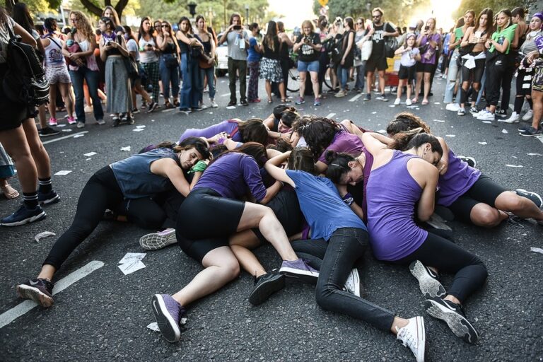 Mujeres en protesta por sus derechos.