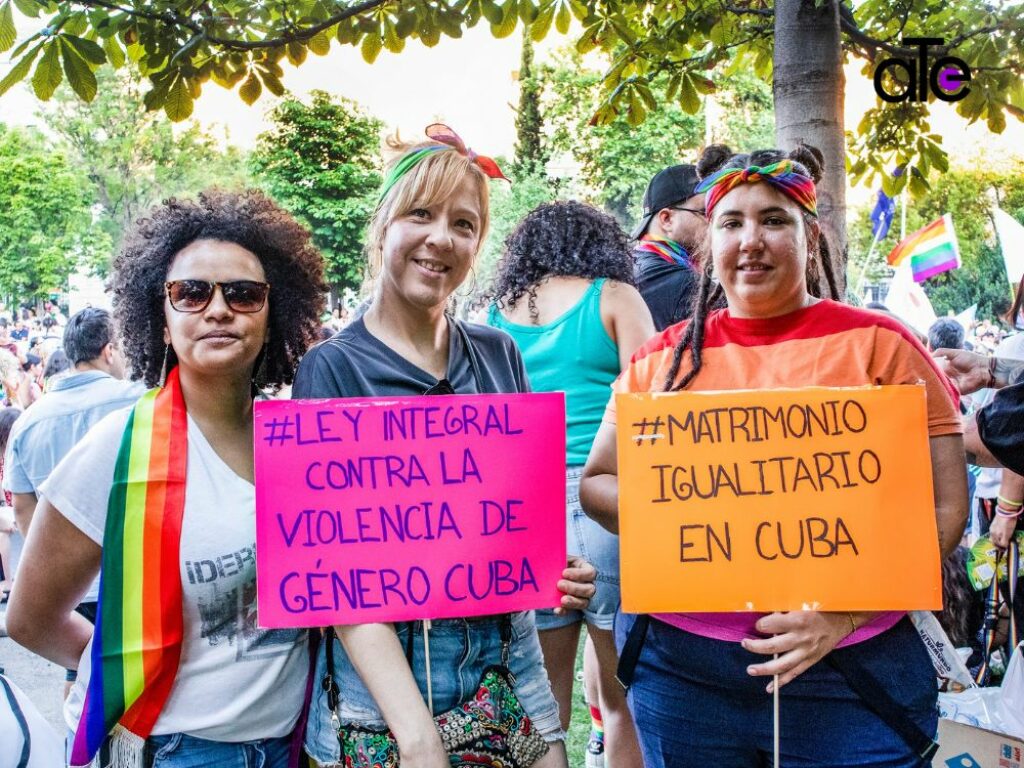 activistas cubanas durante el orgullo en Madrid.