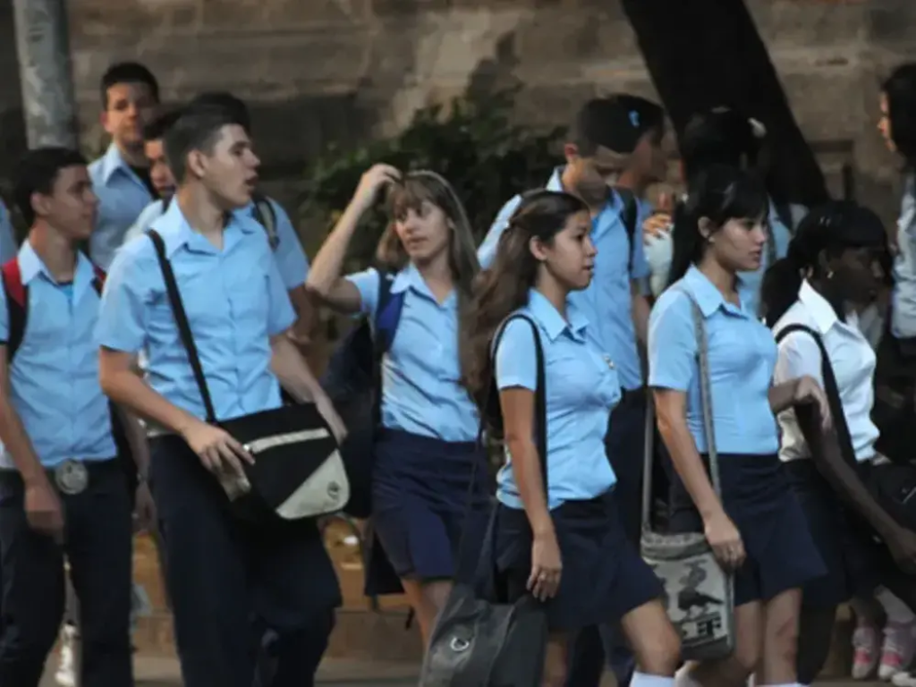 Estudiantes de Preuniversitario en Cuba.