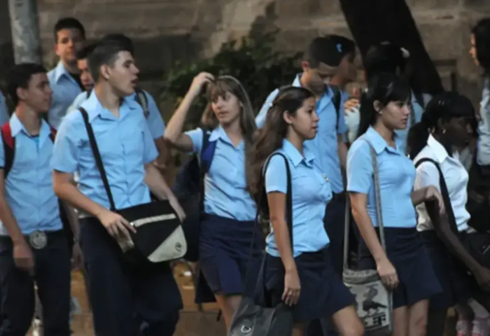 Estudiantes de Preuniversitario en Cuba.