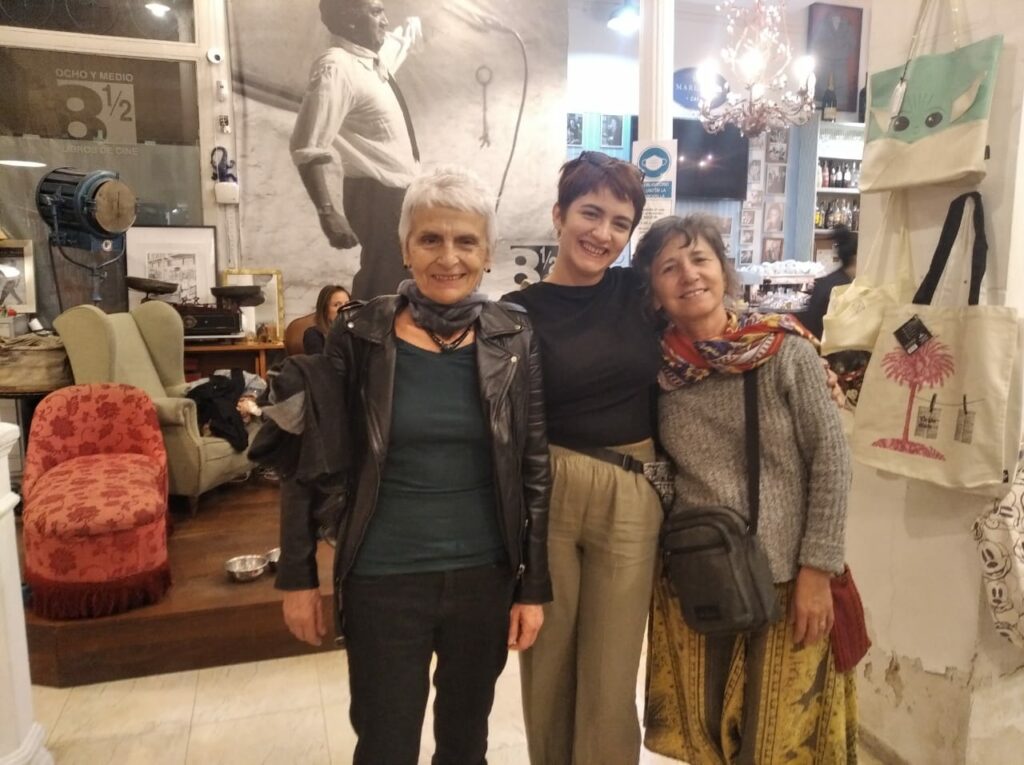 elena Llovet junto a Mariela Brito y Nelda Castillo