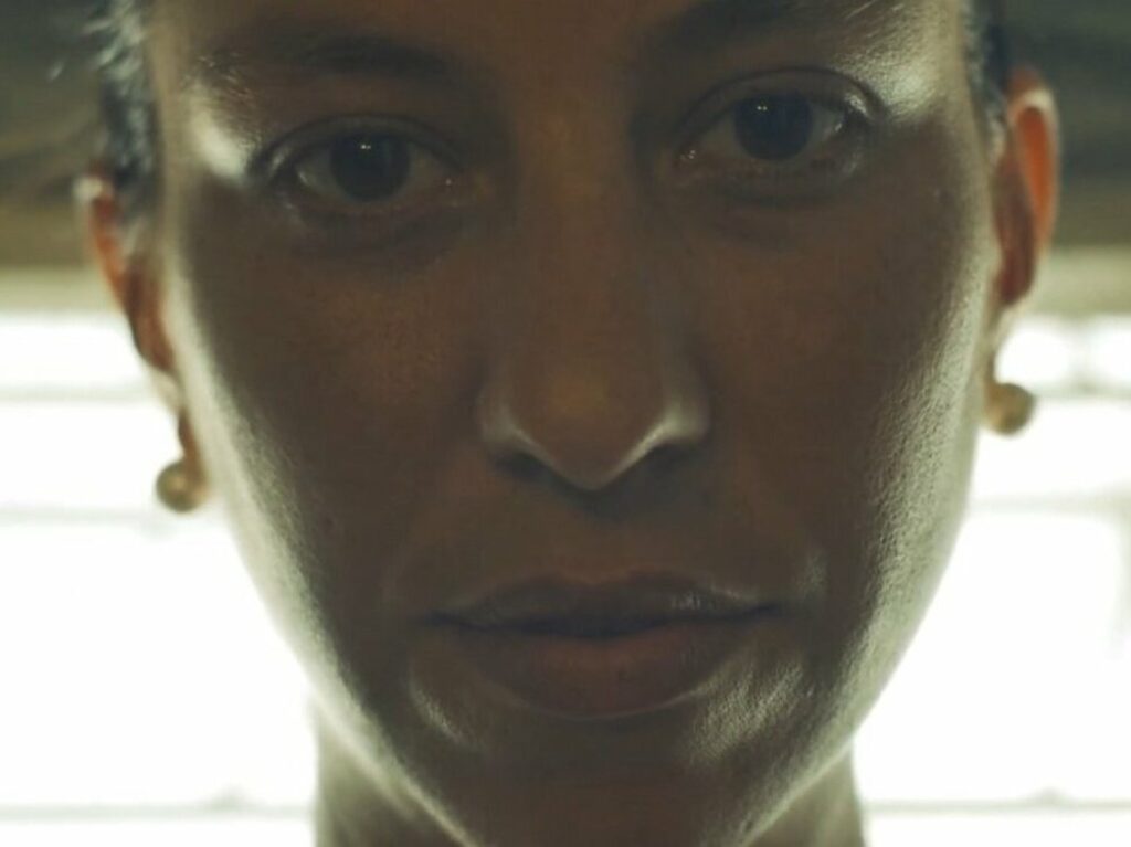 Fotograma del documental "Thais" (2023) de María Matienzo.
