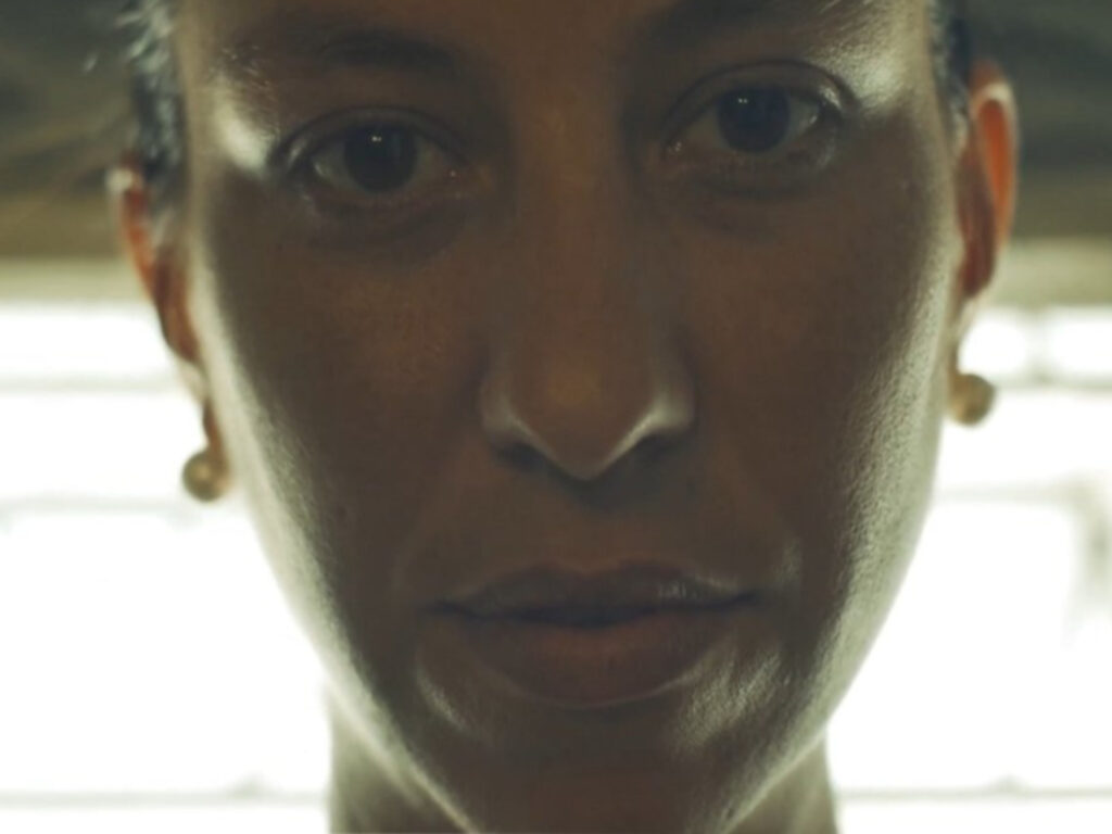 Fotograma del documental "Thais" (2023) de la escritora y periodista María Matienzo.