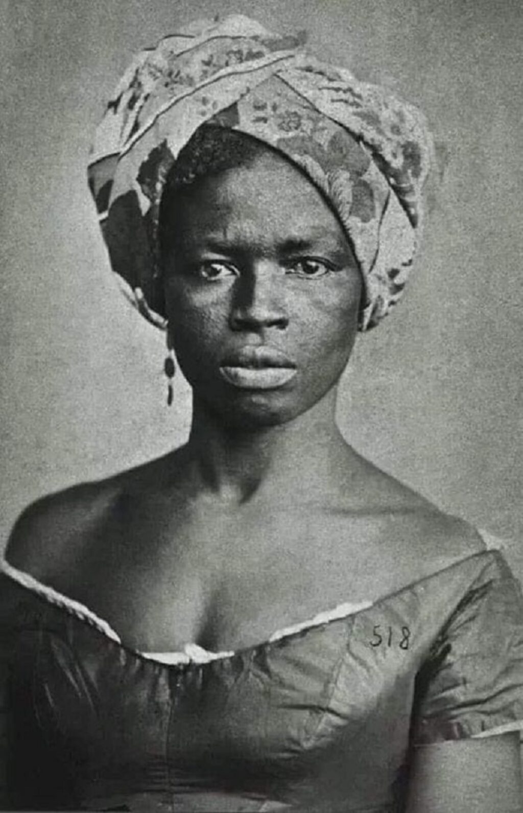 Foto en blanco y negro de la poeta africana Phillis Wheatley.