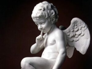 Fotografía de la escultura "Cupido amenazador", del escultor francés Etienne Maurice Falconet.