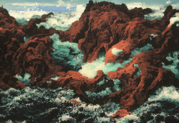 Imagen de mar embravecido chocando con arrecifes