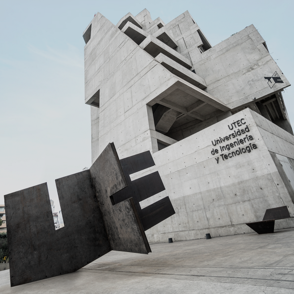 Foto de Campus UTEC, Lima, diseñado por las arquitectas Yvonne Farrell y Shelley McNamara.