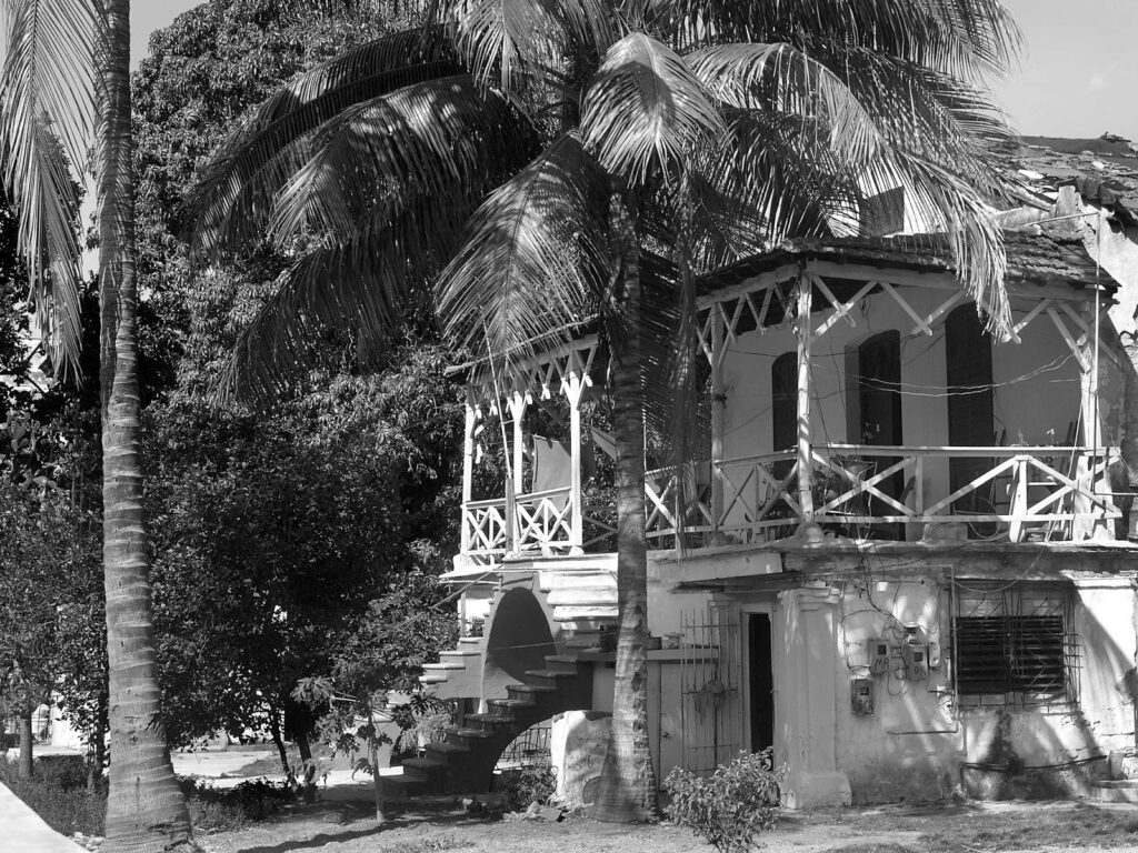 fotografía de la casa de Dulce María Loynaz de Línea y 14, en El Vedado habanero.