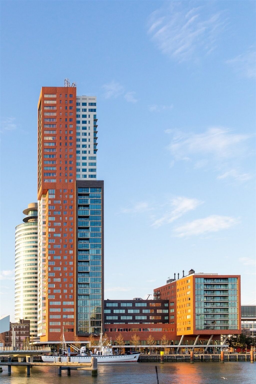 Foto del Edificio Montevideo, diseñado por la arquitecta Francine Houben.