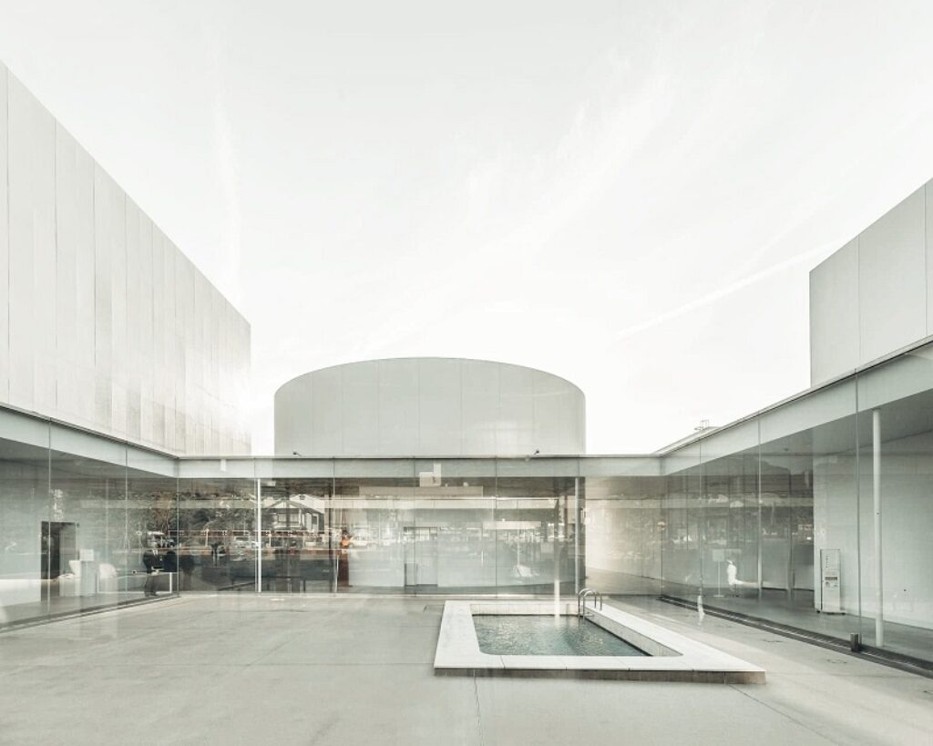 Foto de El XXI Museo de Kanazawa, diseñado por Kazuyo Sejima.