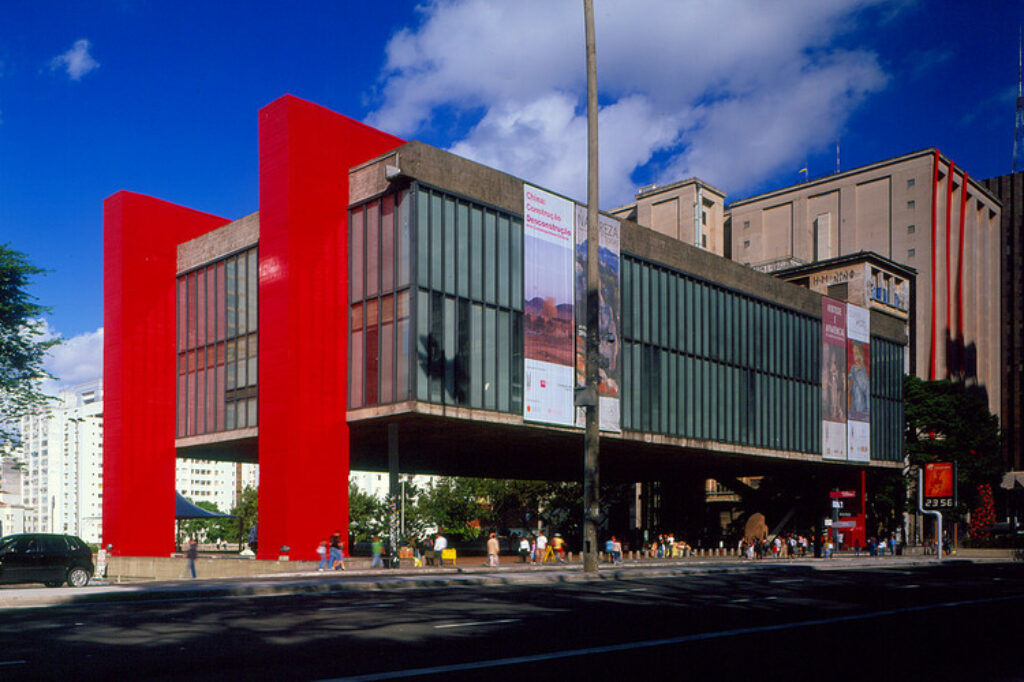 Foto del Museo de Arte de Sao Paulo, diseñado por la arquiteta Lina Bo Bardi.