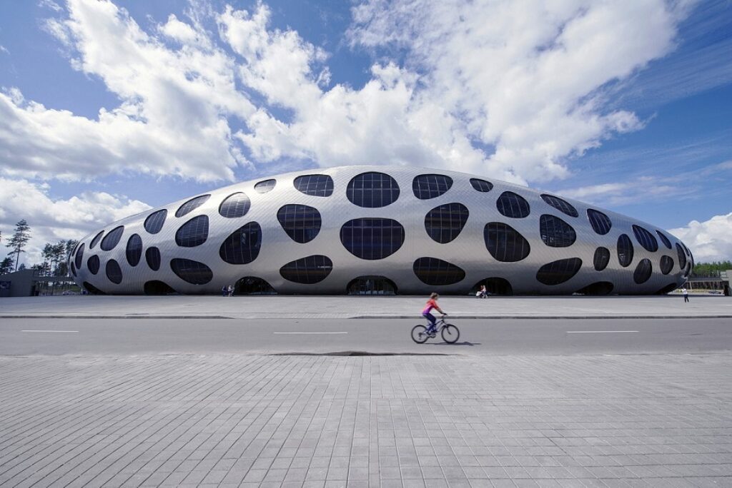 Foto de Estadio de fútbol del Borisov, diseñado por la arquitecta Špela Videčnik.