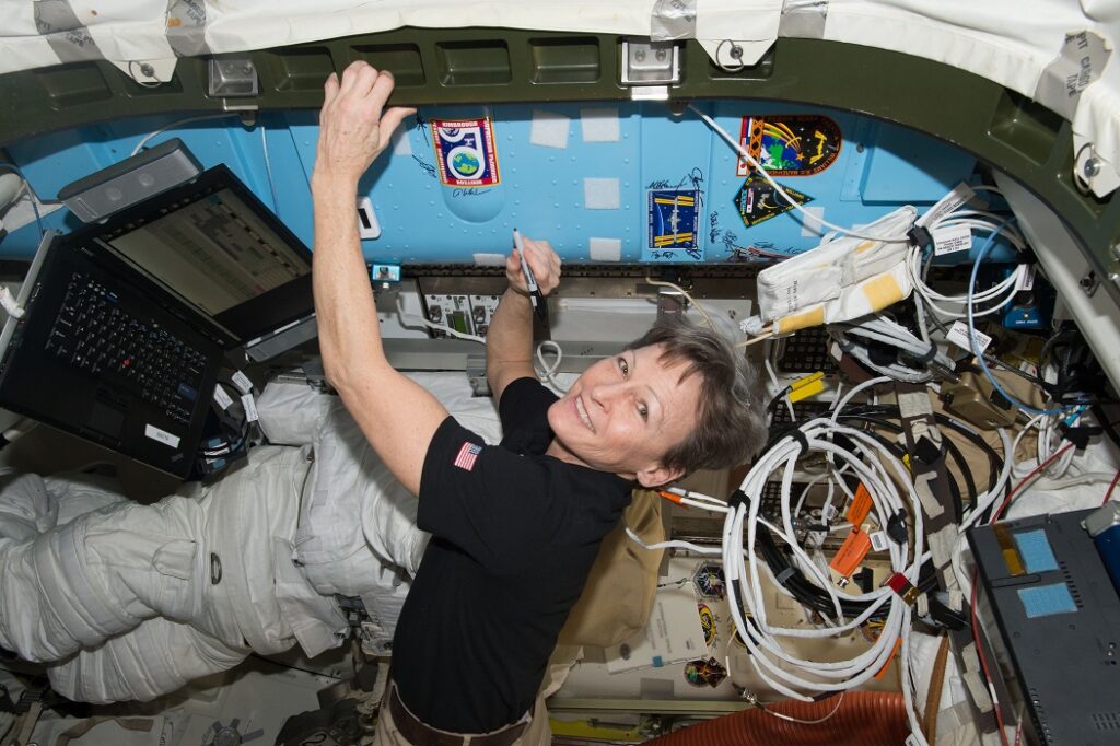 Peggy Whitson, primera mujer en comandar la Estación Espacial Internacional, en 2008.