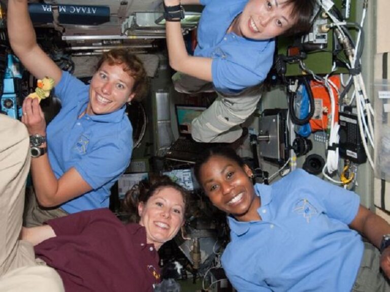 salud femenina en astronautas