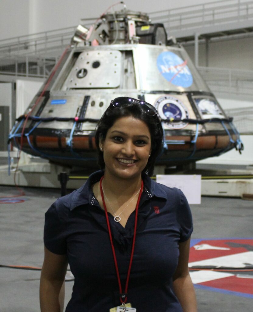 Dr. Varsha Jain, ginecóloga especial que investiga acerca de la salud de la mujer en el Espacio.