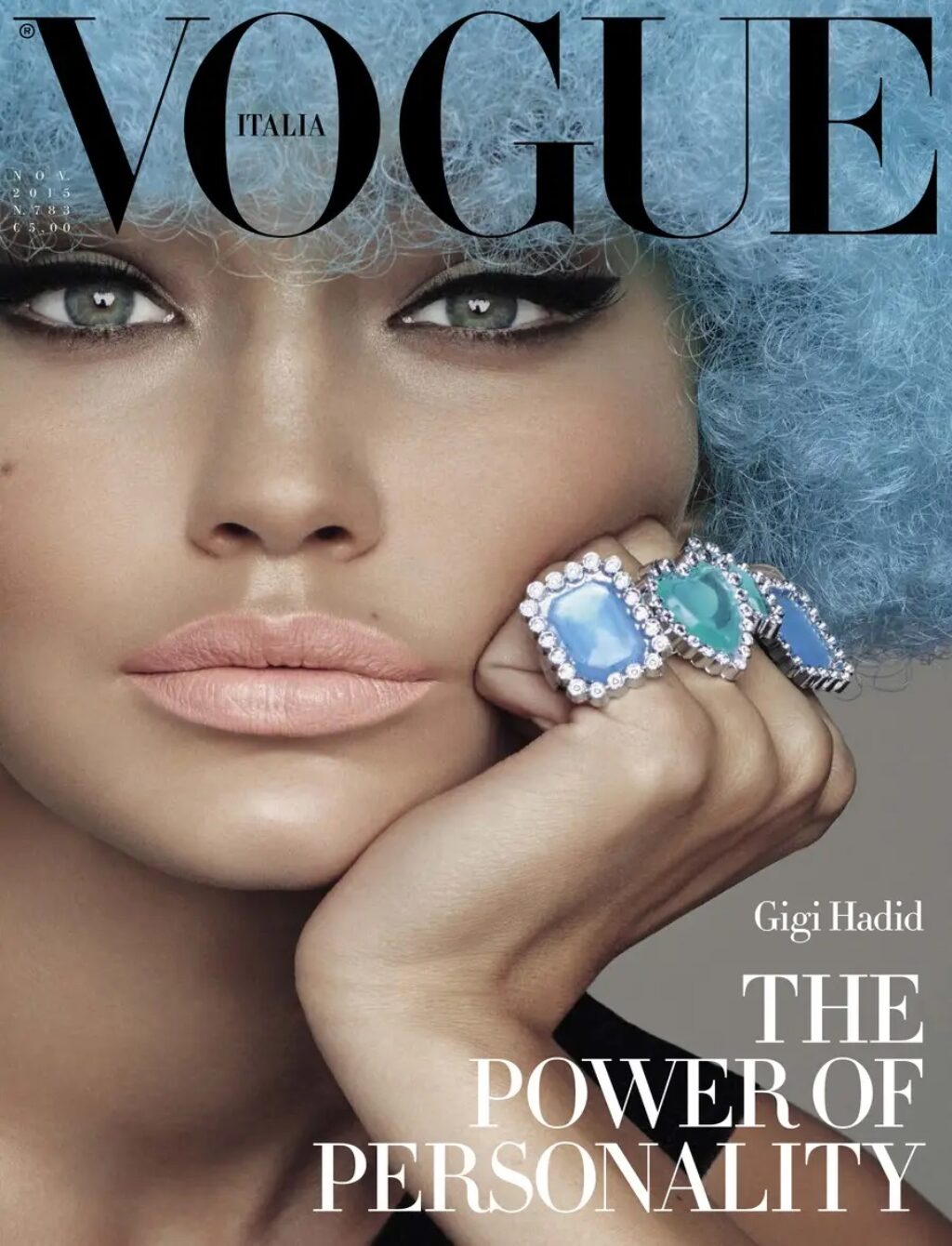 Portada de Vogue Italia donde Gigi Hadid aparece con un maquillaje muy oscuro que algunos consideraron blackface.