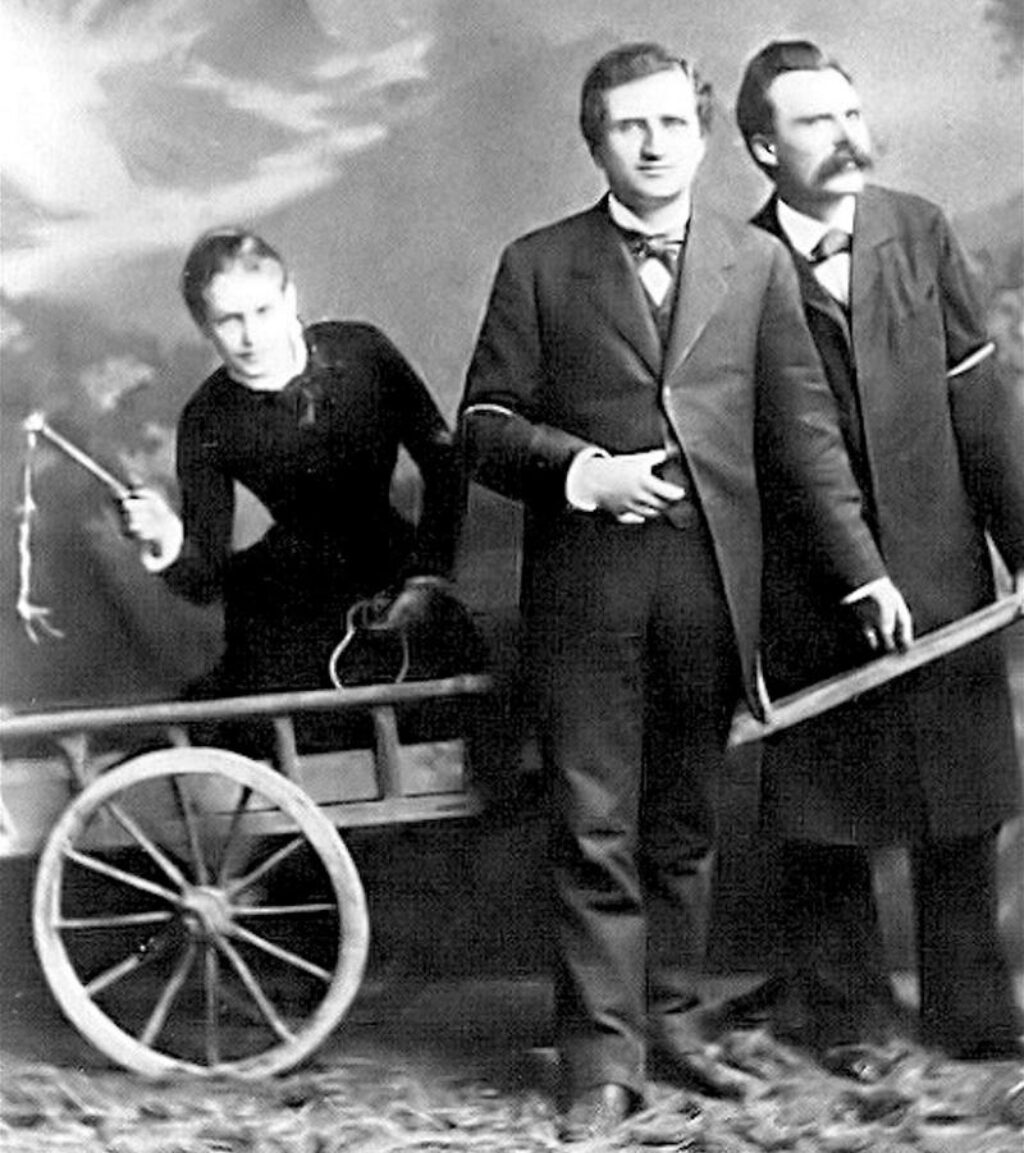 La icónica foto de “la Trinidad”: Lou Andreas-Salomé, Paul Rée y Federico Nietzsche.
