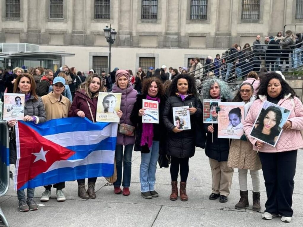 Exiliadas cubanas en la manifestación del 8M en Madrid.