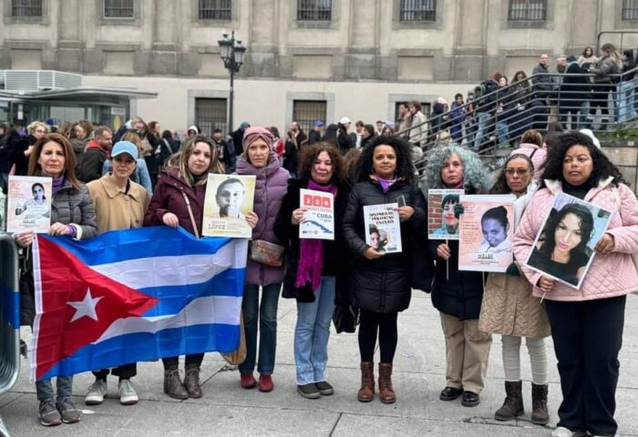 Exiliadas cubanas en la manifestación del 8M en Madrid.
