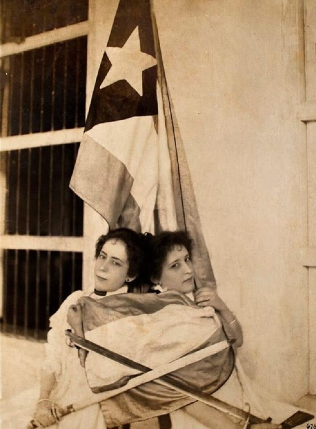 Foto tomada del libro Damas, esfinges y mambisas. Mujeres en la fotografía cubana 1840-1902, de la curadora y crítica de arte cubana Grethel Morell.