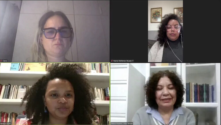 Las feministas Clara González, María Matienzo, Yanelys Núñez e Ileana Álvarez durante la presentación del informe de feminicidios.