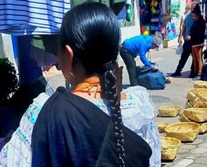 Mujeres de Quito por los mercados.