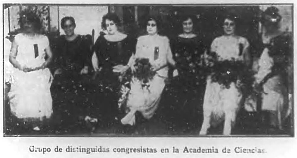 Congresistas en la Academia de Ciencias de Cuba.