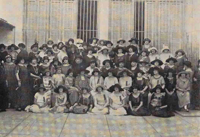 Delegadas al Congreso Nacional de Mujeres visitan el asilo del Vedado en 1928.
