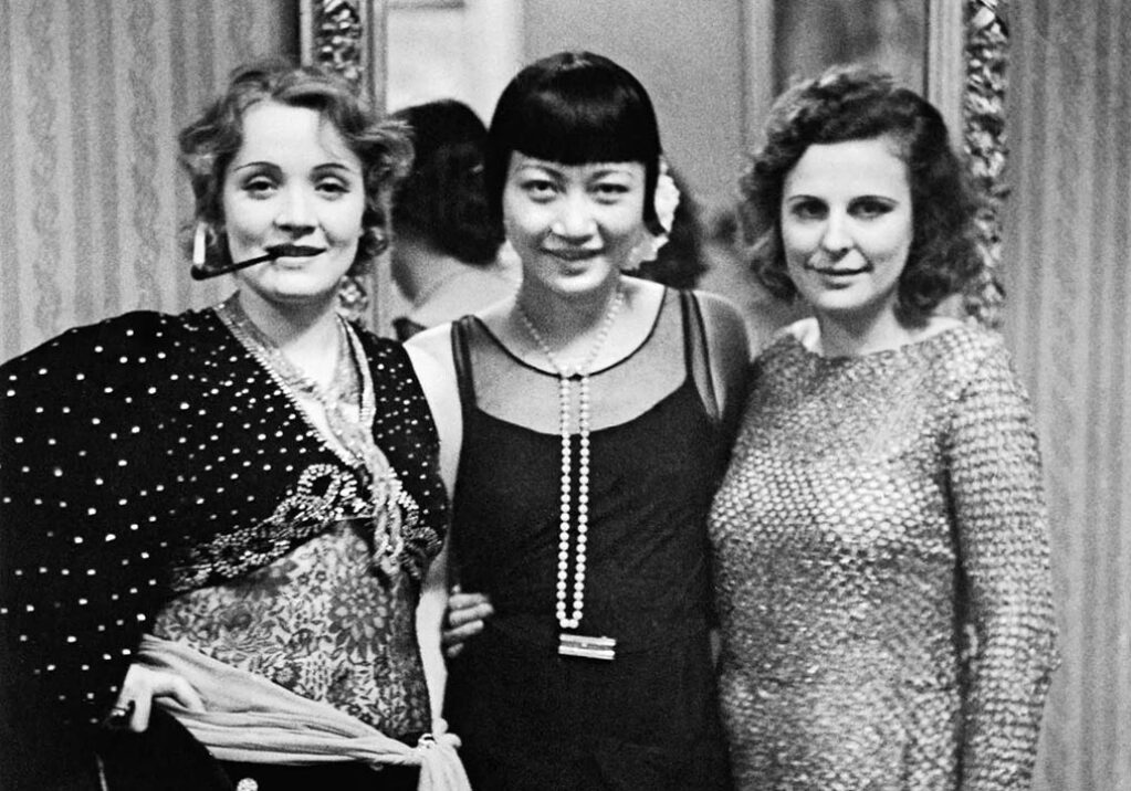 Leni Riefenstahl con las actrices Marlene Dietrich y Anna Mae Wong, en 1930.