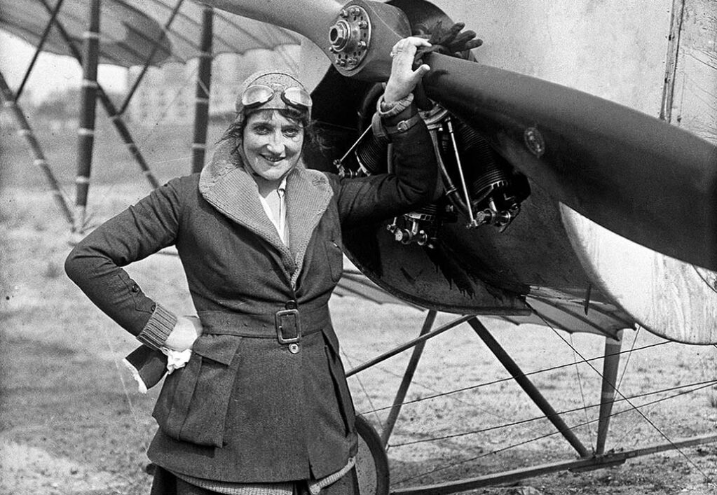 Élise Léontine Deroche, la primera mujer piloto, 1919.