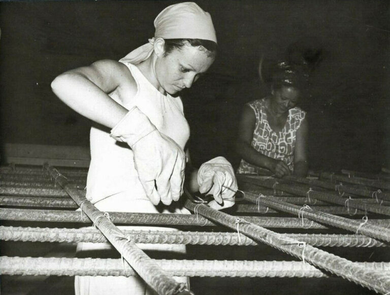 Incorporación de la mujer al trabajo en los años 1960.