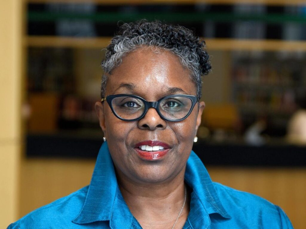 Dána-Ain Davis, profesora de estudios urbanos en el Queens College, City University of New York (CUNY)