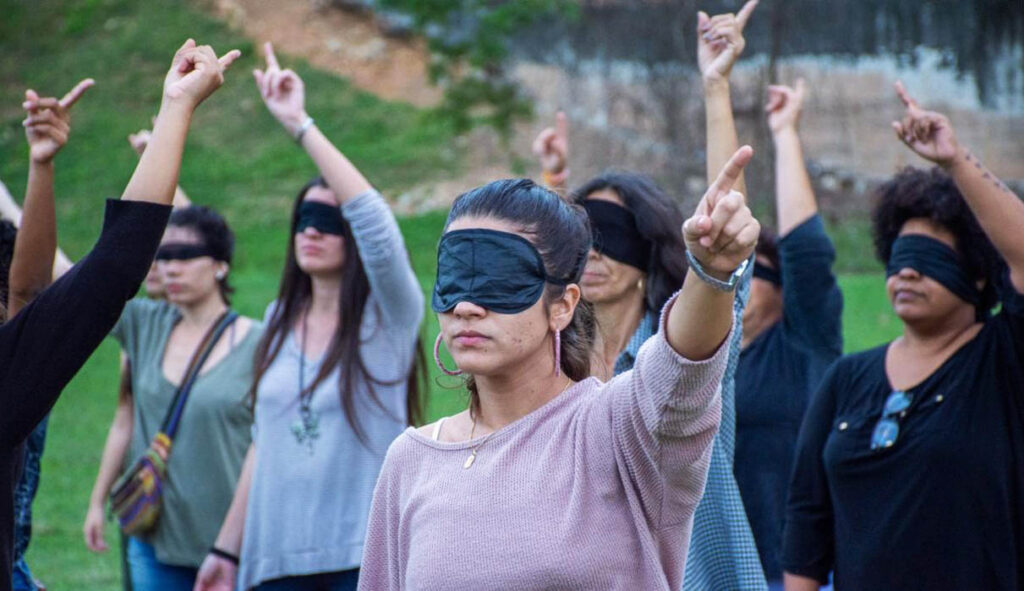 Versión cubana de la performance "Un violador en tu camino", 2019. Foto: YucaByte