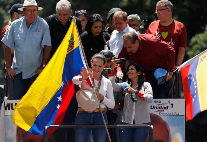 María Corina Machado encabeza la manifestación contra el fraude electoral.