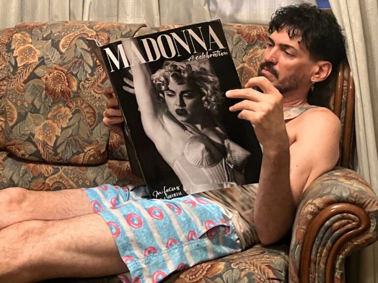 Nonardo leyendo a Madonna