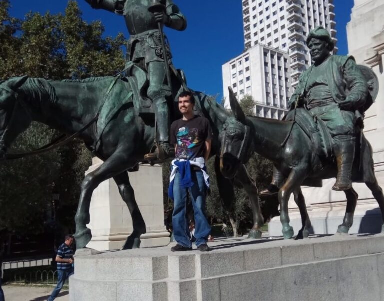 Plaza de España, monumento a Miguel de Cervantes.