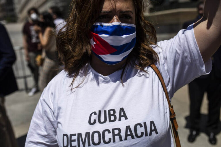 Protesta contra el gobierno cubano. Foto: Alejandro Martínez Vélez