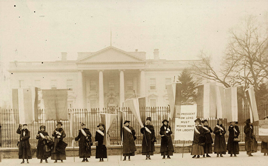 Manifestación del NWP frente a la Casa Blanca, en 1917.