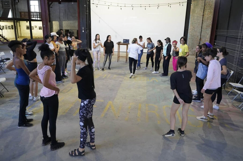 Taller de defensa personal para mujeres en el Festival de la Mujer.