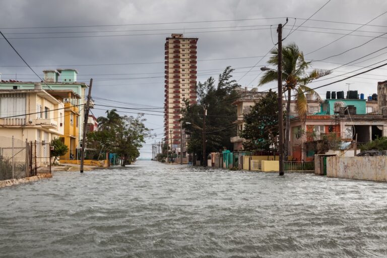 Inundaciones tras un ciclón en La Habana.