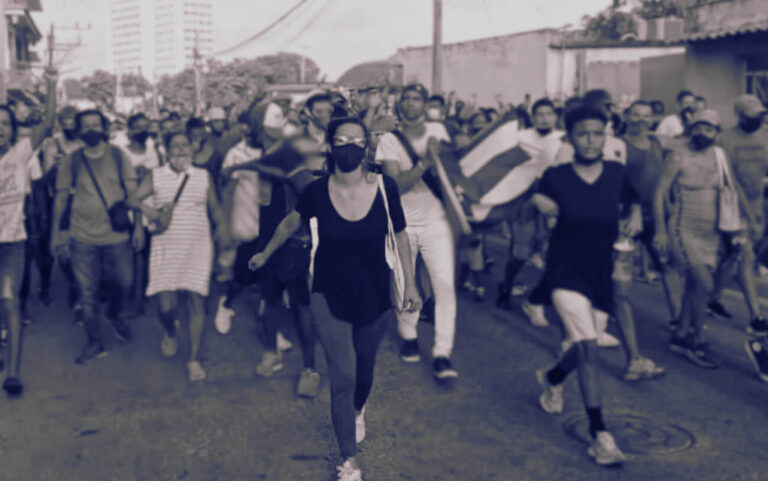 Mujeres en las protestas del 11J en Cuba.